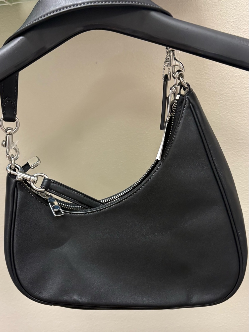 Coach twisted Teri Black Leather Shoulder Bag with Silver Hardware - Picture 2 of 8